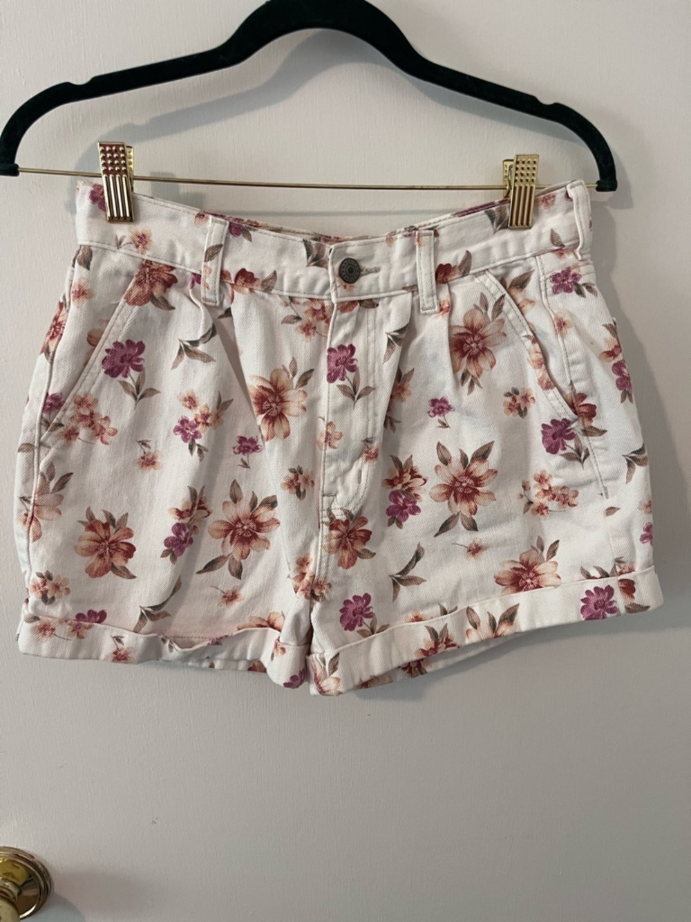 American Eagle Floral Print Mom Short Denim Jean 3”Size 6 White Pink